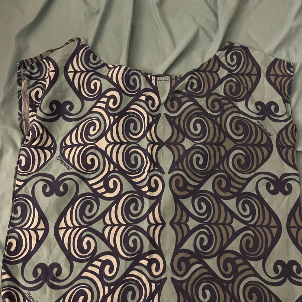 Manuhealii tops